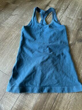 Lululemon size 4 tank top